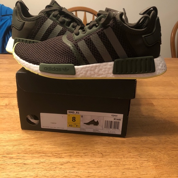 nmd r1 size 8
